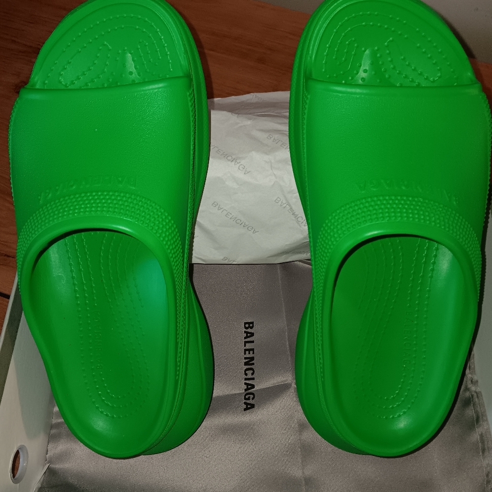 Kelly Green Crocs